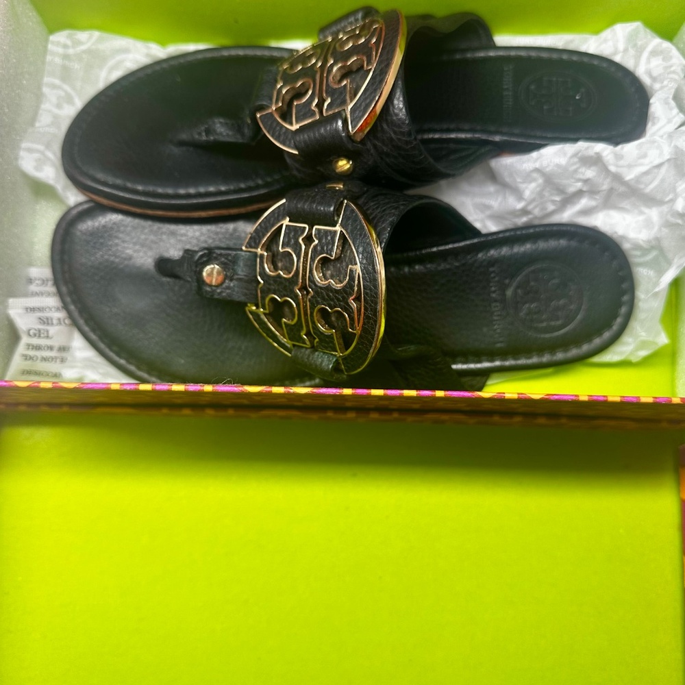 Tory Burch Black Leather Thong Sandals with Gold Logo - Picture 9 of 14
